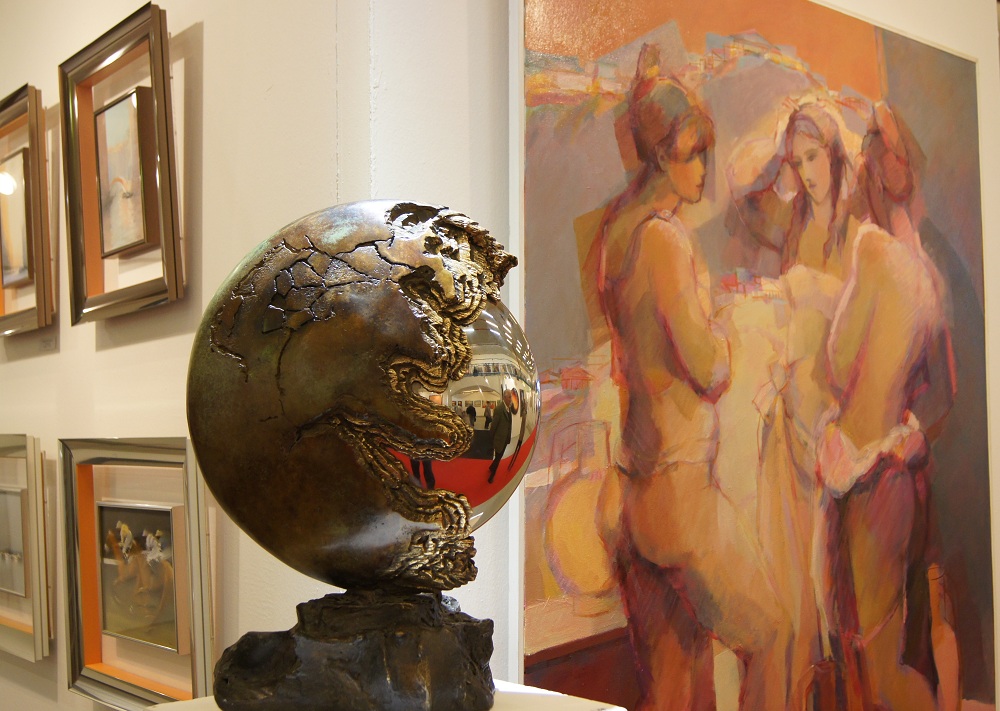 Michelle Taupin - sculpture: Jean Jacques Lamenthe